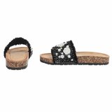 Zwarte slippers Gisele met parels en bloemen details_