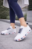 Witte luxe sneakers Pauline met blauw-rode accenten_