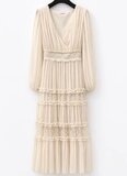 Elegante beige maxi jurk in romantische stijl – verfijnde luxe_