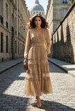 Elegante taupe maxi jurk in romantische stijl – verfijnde luxe_
