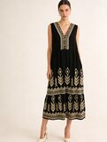Robe maxi noire avec broderies dorées – allure élégante et luxueuse_