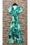 Elegante maxi jurk met turquoise bloemenprint en strikceintuur_