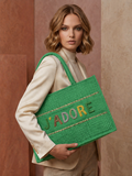 Elegante groene shopper met geborduurde parelletters_
