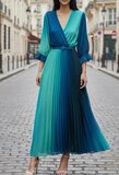 Sierlijke blauw-groen mix maxi plisse jurk._