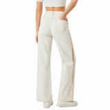 Luxe beige wide leg jeans met verfijnd kantdetail_