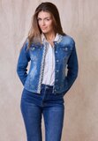 Hippe korte licht blauwe jeans stone washed jacket met parels en strass_
