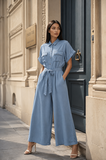 Lichtblauwe fluid denim jumpsuit met ceintuur_