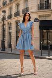 Combinaison en denim fluide bleu clair avec ceinture_