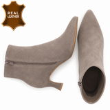 Taupe leren daimen enkellaarsje met elegante kitten heel-Josie_
