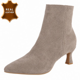Taupe leren daimen enkellaarsje met elegante kitten heel-Josie_