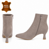 Taupe leren daimen enkellaarsje met elegante kitten heel-Josie_