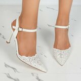 Romantische witte slingback pumps met kantdetails-Ifra_