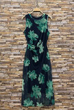 Magnifique robe bodycon sans manches vert-noir_