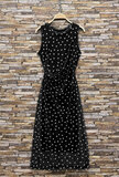 Zwarte mesh midi jurk met witte stippen_