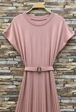 Roze plissé maxi jurk met ceintuur_