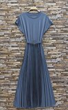 Blauwe plissé maxi jurk met ceintuur_