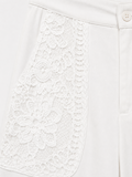 Witte kanten co-ord set met crop top en wide leg broek_