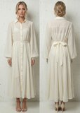 Luxe lange hemdjurk in crème met strikceintuur – elegante resort chic stijl_