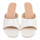 Elegante witte lakmules met kitten heel-Belis_