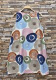 Witte viscose jurk met artistieke cirkelprint_