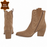 Taupe leren western enkellaarsjes met hak-Antina_