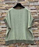 Kakigroene viscose set met gehaakte details_