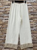 Breige viscose set met gehaakte details_