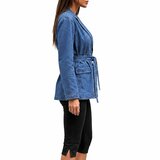 Blauwe denim blazer met strikceintuur_