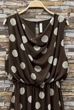 Bruine midi jurk met stippen en watervalhals  SOLD OUT_