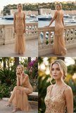 Stylish champagne galajurk met sequins en parels_