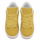 Gele lage sneaker Hesly met witte strepen_