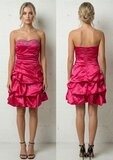 Fuchsia satijnen strapless cocktailjurk met strass en volumineuze rok_
