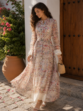 Lange beige bloemenjurk met romantische print en volantdetails_
