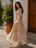 Lange beige bloemenjurk met romantische print en volantdetails_