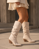 Beige suède cowboylaarzen met geplooide schacht-Darcy_