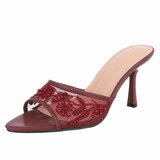 Bordeaux mules met parels en bloemen-Benthe_