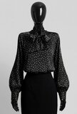 Elegante zwarte blouse met stippen en strik_