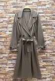 Taupe trenchcoat met ceintuur en print_