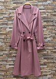 Roze trenchcoat met ceintuur en print_