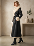 Mantel leatherlook met beige bont_