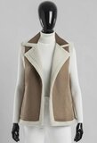 Luxe kaki bodywarmer met teddy afwerking_