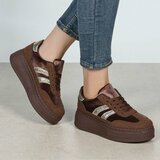 Bruine sneakers met gouden strepen en chunky zool-Darlina_