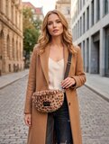 Beige faux fur schoudertas met luipaardprint_