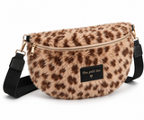Beige faux fur schoudertas met luipaardprint_