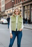 Olijf groene bodywarmer in teddy fleece_
