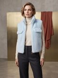 Licht blauwe bodywarmer in teddy fleece_