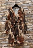Bruin-beige bloemenjurk met wikkelmodel en ruches – Made in Italy_