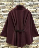 Bordeaux cape jas met elegante ceintuur_