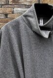 Grijze cape jas met elegante ceintuur_