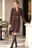 Elegante bruine jurk met gouden details en ceintuur_